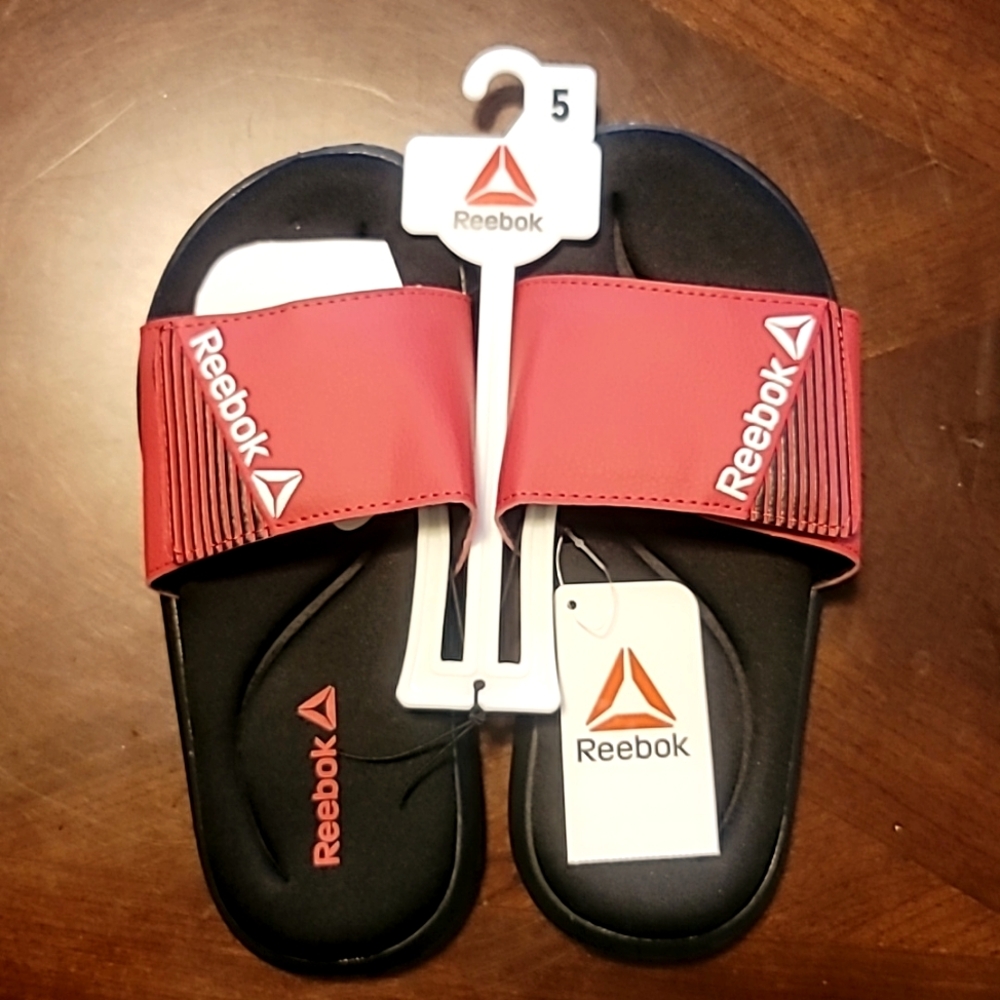 Rebook memory foam slide. Boys or girls. Size 5.